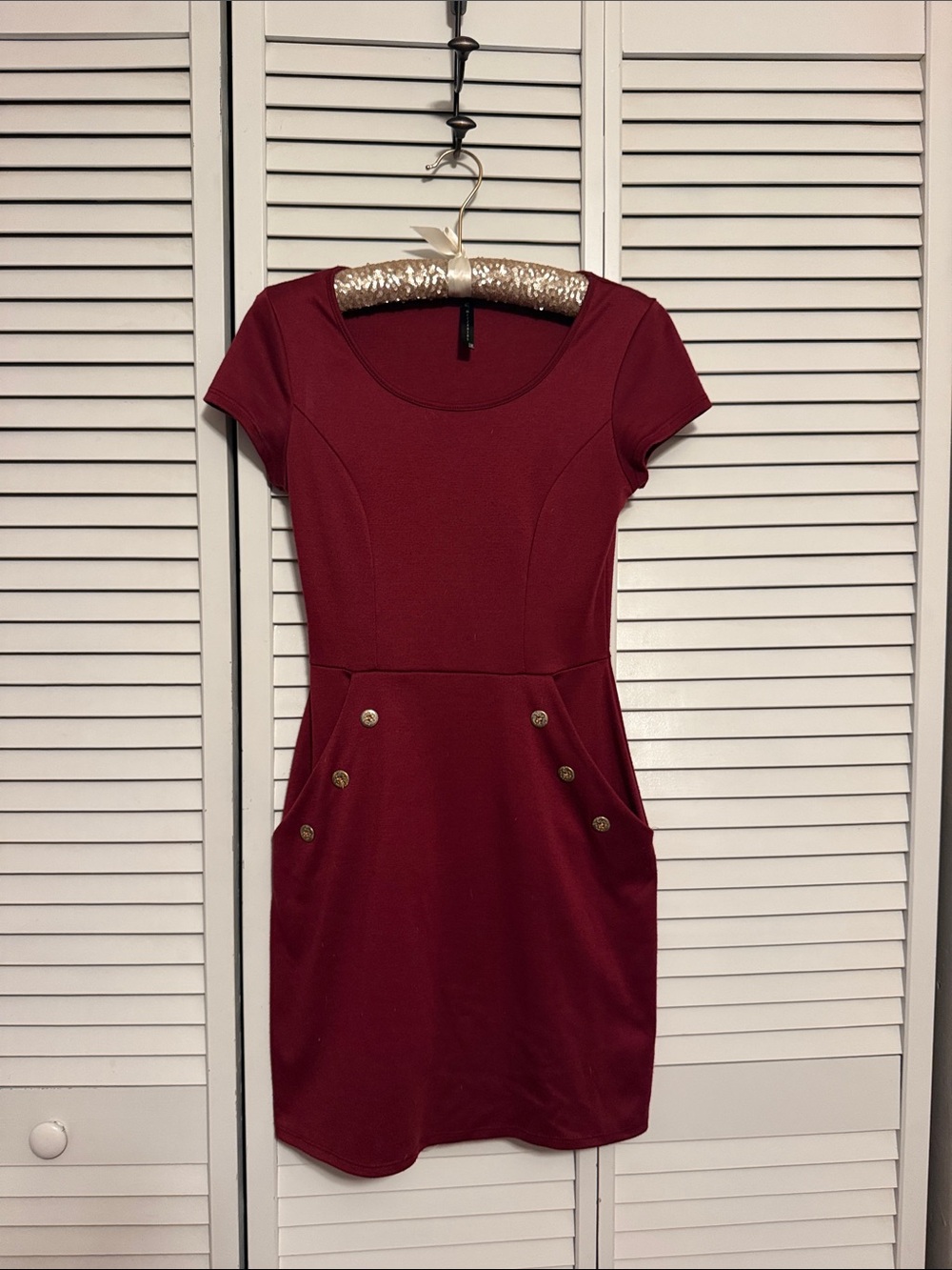 Women's Short Sleeve Burgundy Button-Pocket Dress